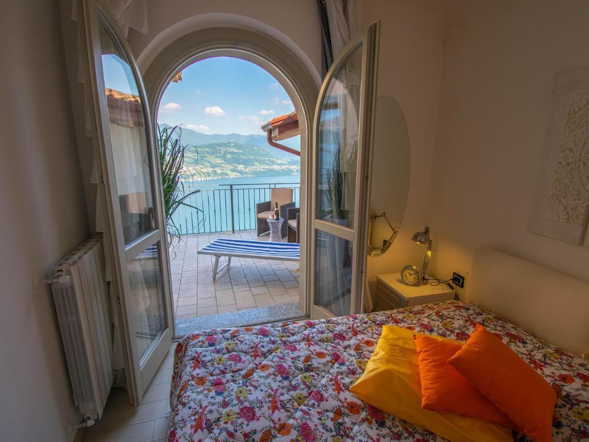 Cherubino - Stunning Lake View With Swimming Pool Parzanica 외부 사진